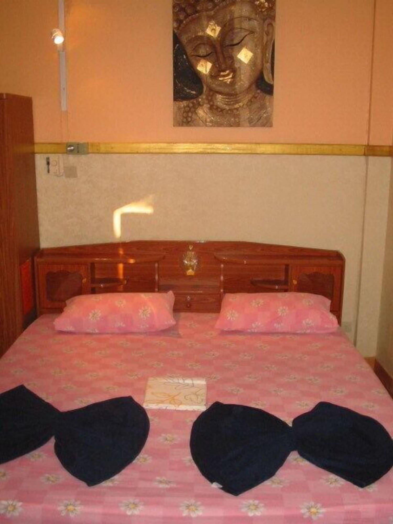 Hollanda Montri Guesthouse Chiang Mai Eksteriør billede