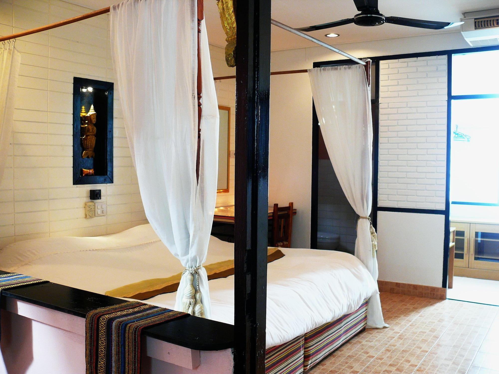 Hollanda Montri Guesthouse Chiang Mai Eksteriør billede