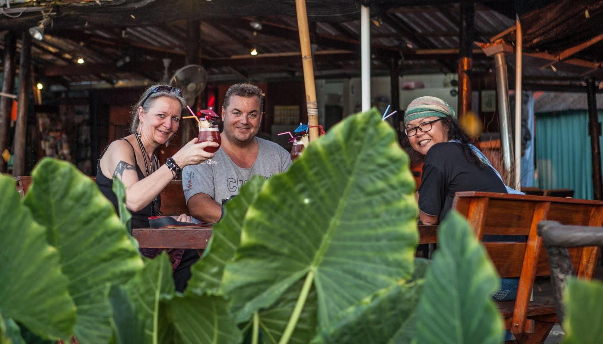 Hollanda Montri Guesthouse Chiang Mai Eksteriør billede