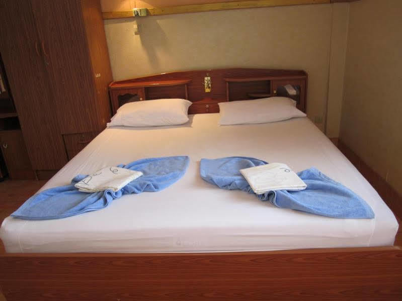 Hollanda Montri Guesthouse Chiang Mai Eksteriør billede